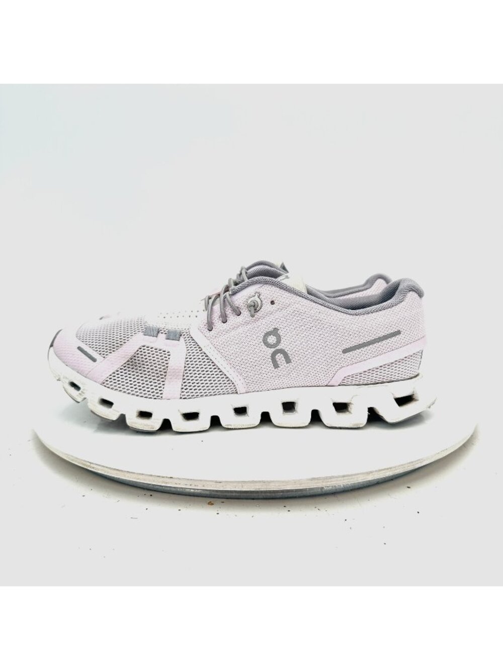 On Cloud 5 Swiss Engineering Women Size 7.5  59.98899 Lily Frost Running Shoes